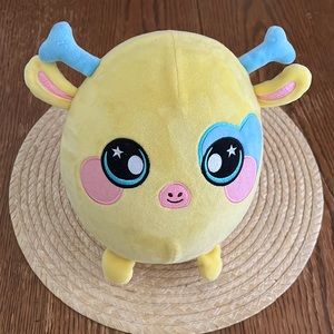 Squeezamals Deluxe  Plush Giraffe  10” Height